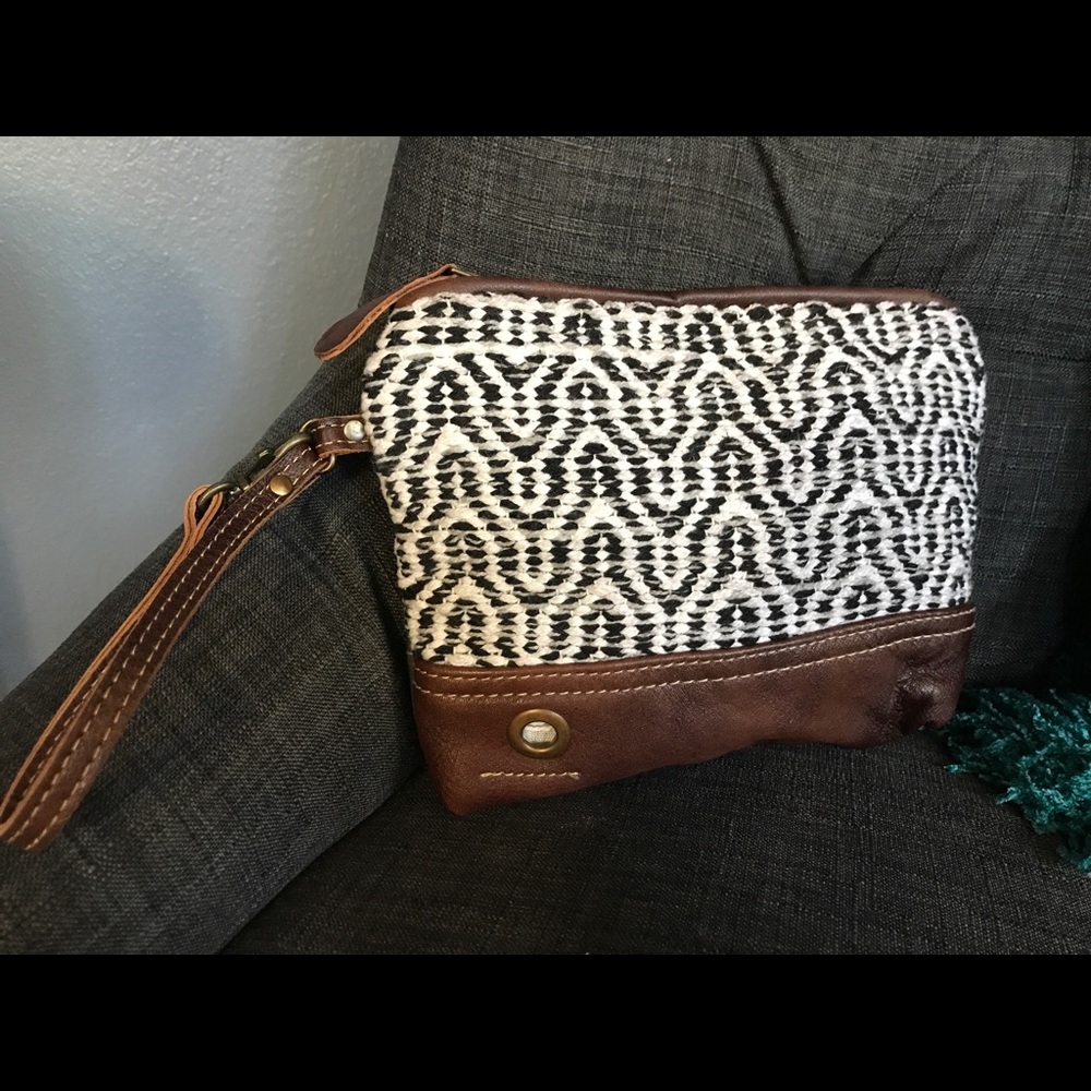 Myra Bag unique wristlet - Picture 5 of 15